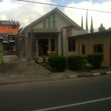 Cinnamon Guest House Bajawa Exteriör bild